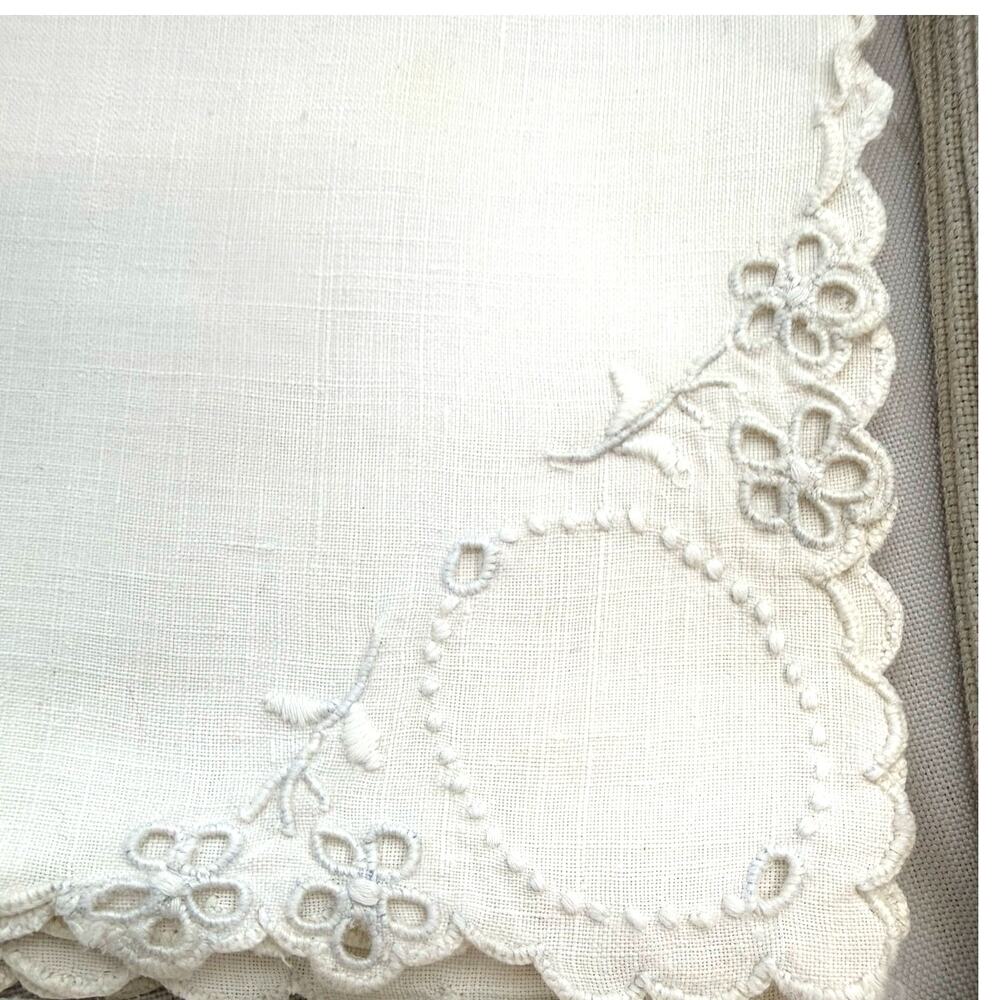 8 sets of Napkins white cream crochet linen embroidered - Picture 4 of 16